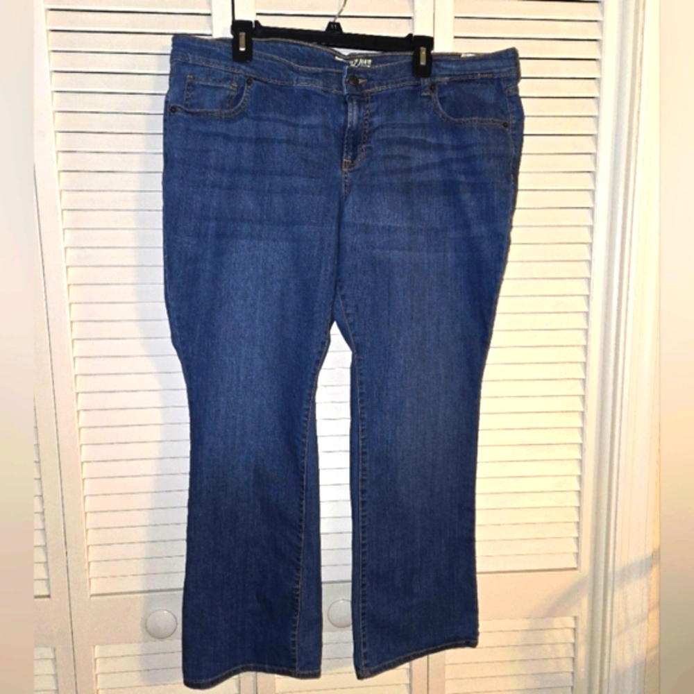 Old Navy Women's 18 Short The Diva Bootcut Jeans